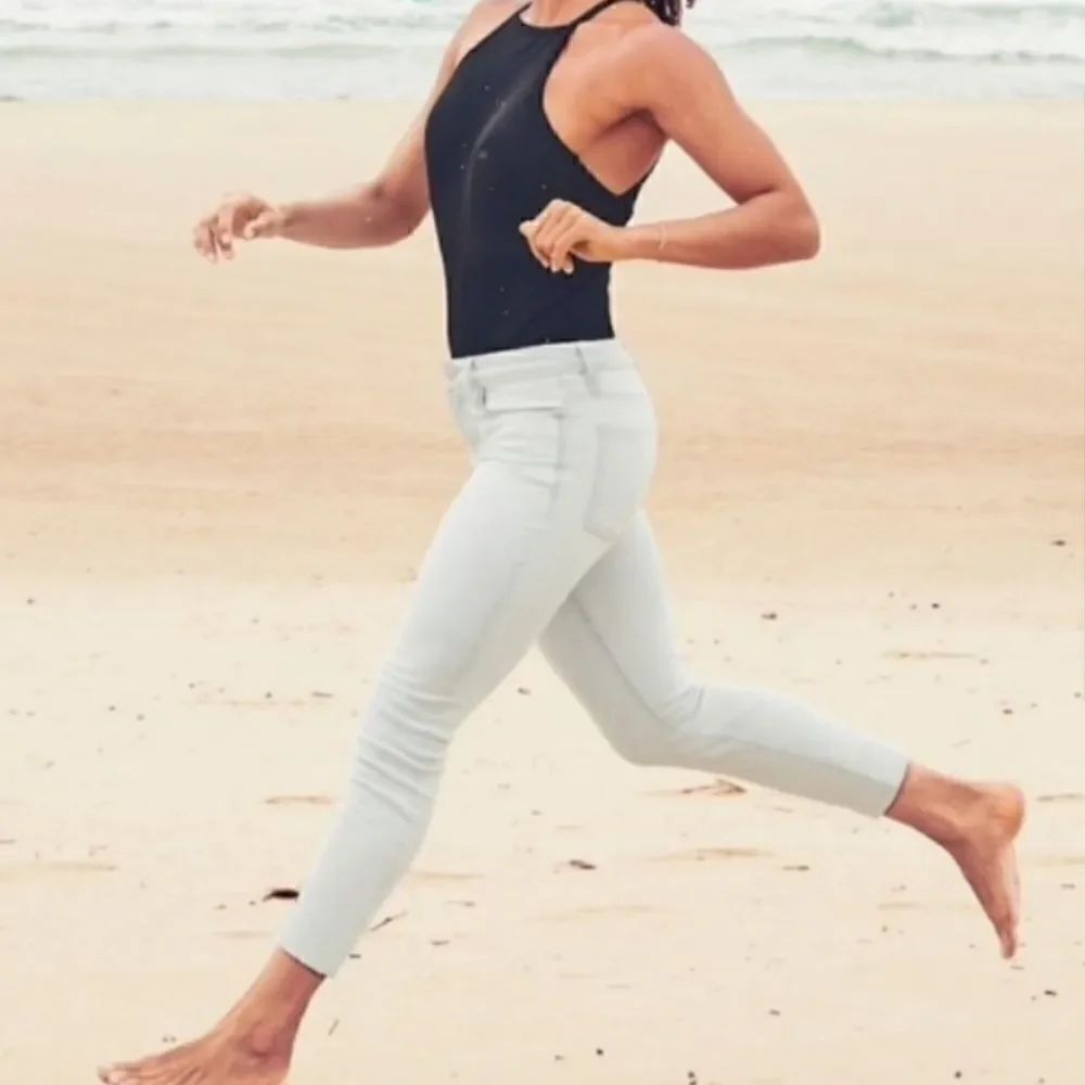 Athleta Sculptek Skinny Crop Jean Light Glacier Wash